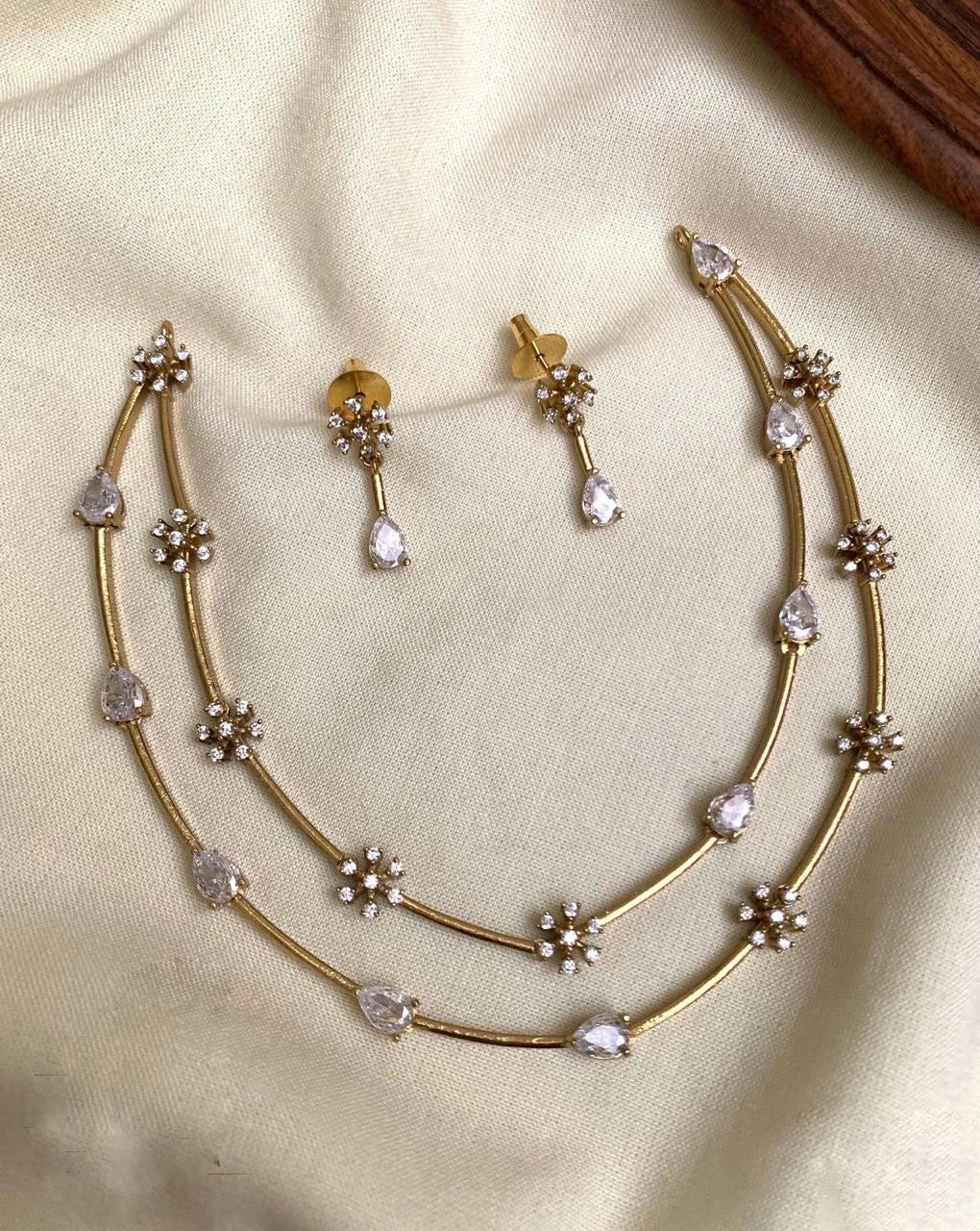 Crystal Bloom Chain Set