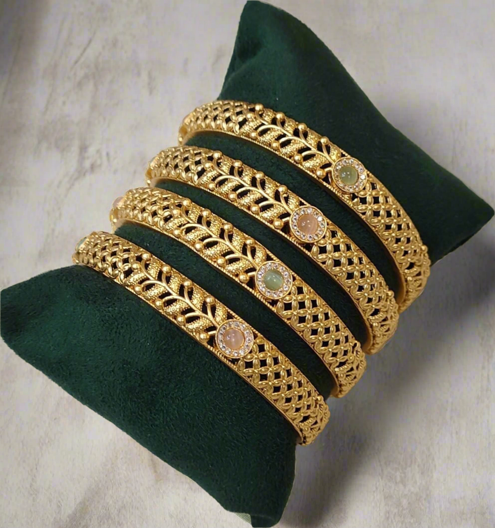 Antique Bangle 2/6 2/8