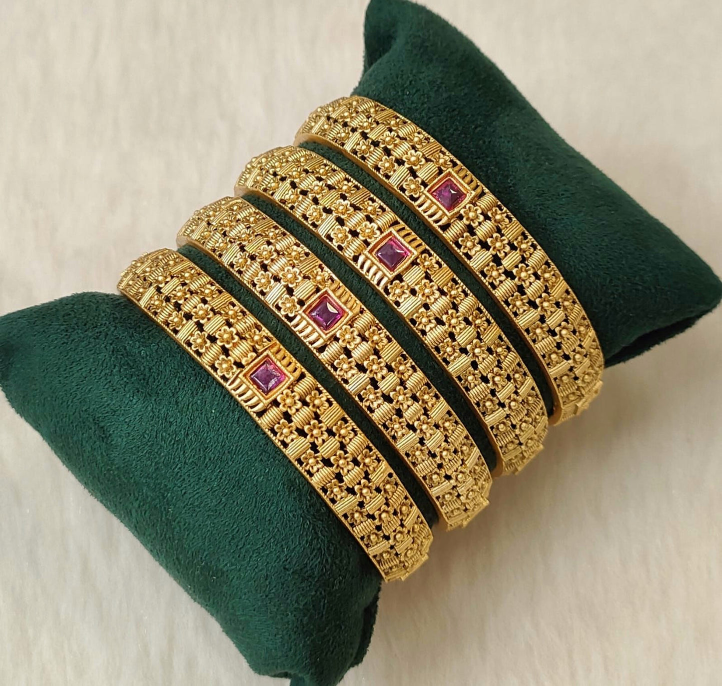 Antique Bangle 2/4 2/6