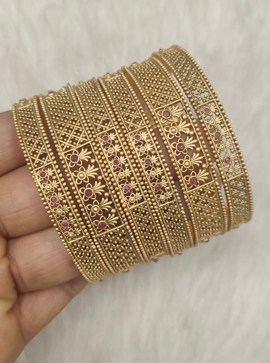 Antique Bangle 2/6