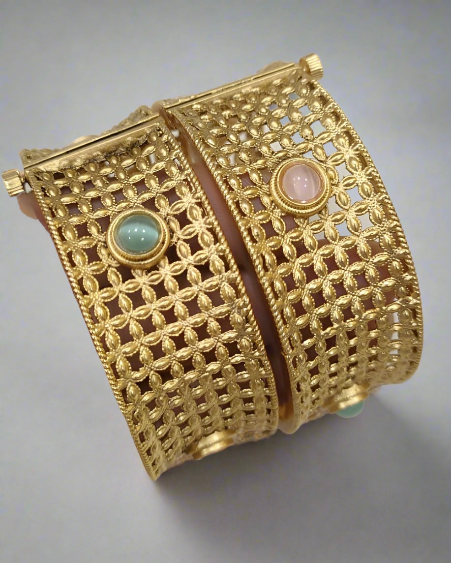 Antique Bangle 2/4