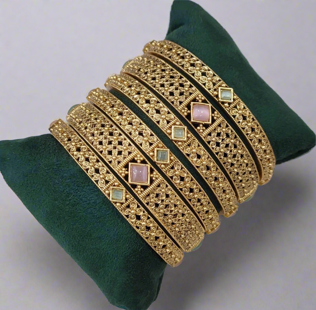 Antique Bangle 2/4 2/6