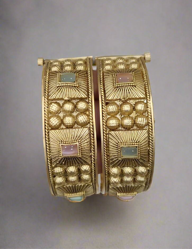Antique Bangle 2/6 2/8
