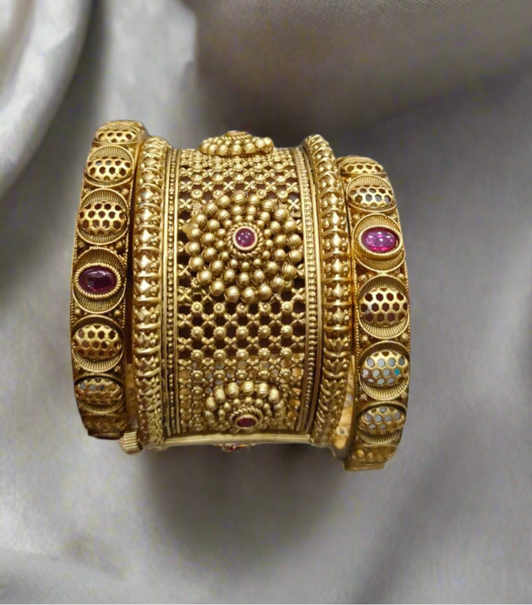 Set of bangles in Antique finish