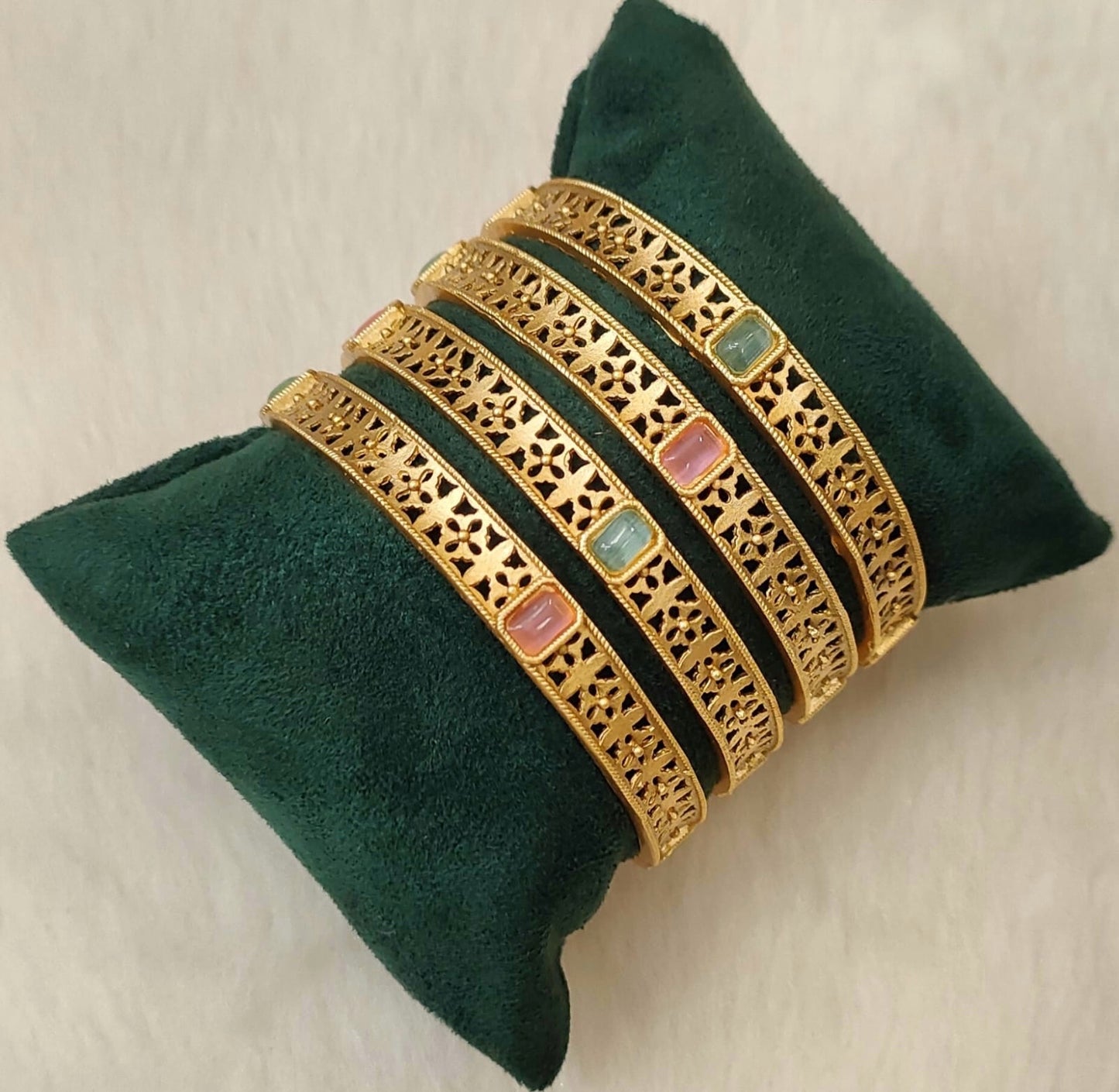 Antique Bangle 2/2