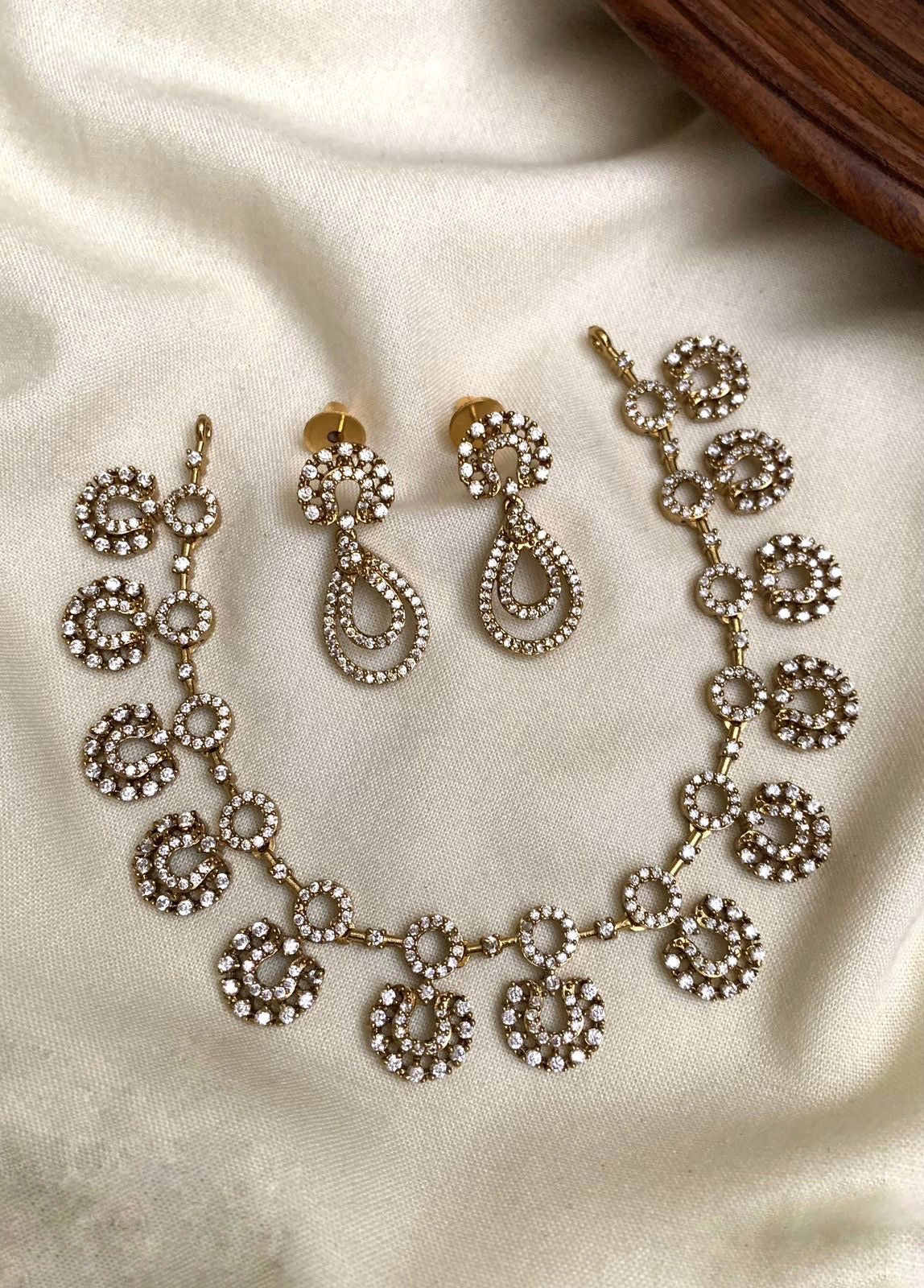 Double Circle Loop Necklace Set