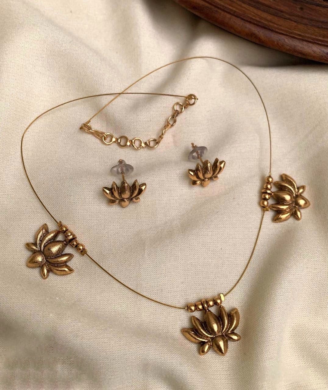 Amara Lotus Set