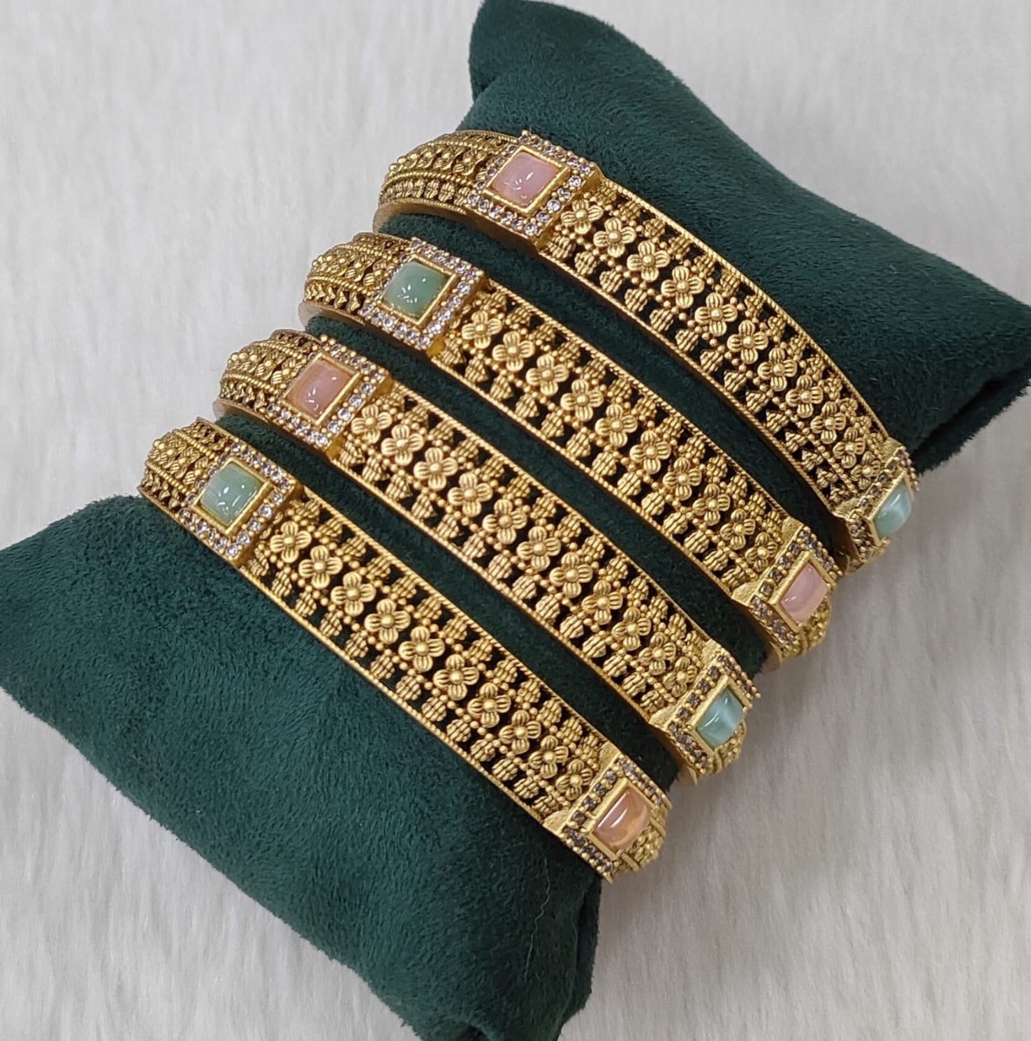 Antique Bangle 2/8