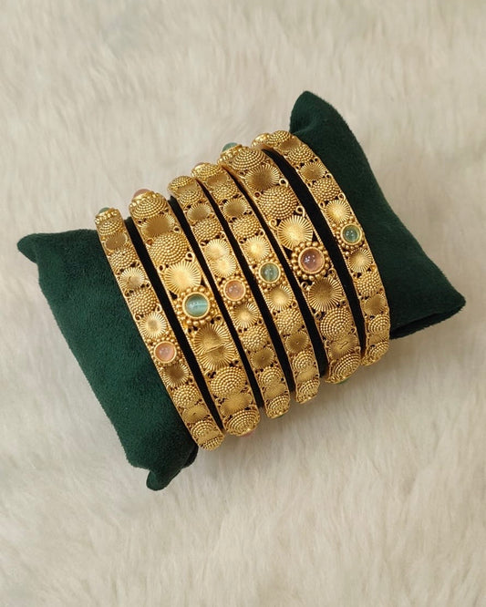 Antique Bangle 2/6