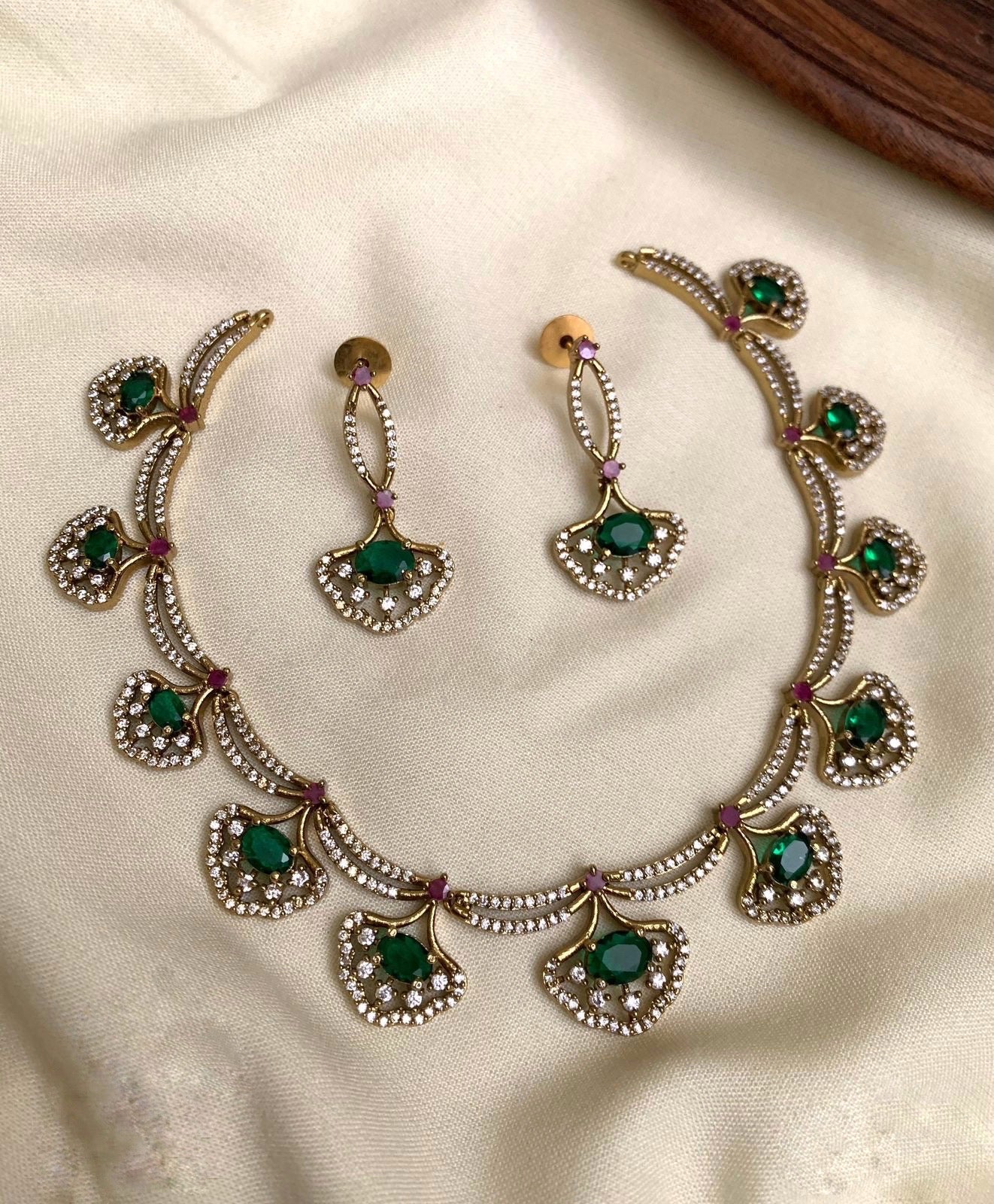 Esmera – Choker Set