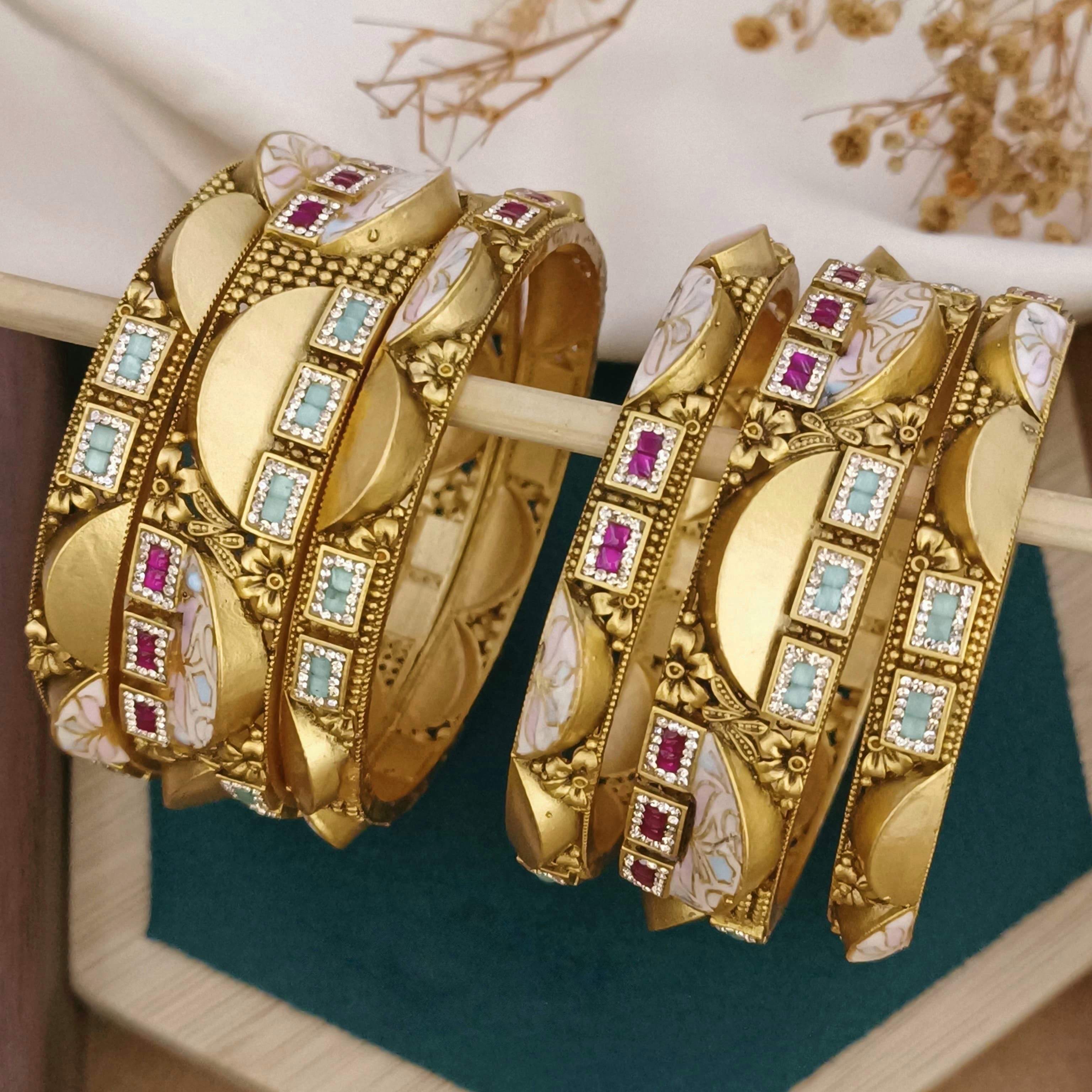 Antique Bangle 2/6