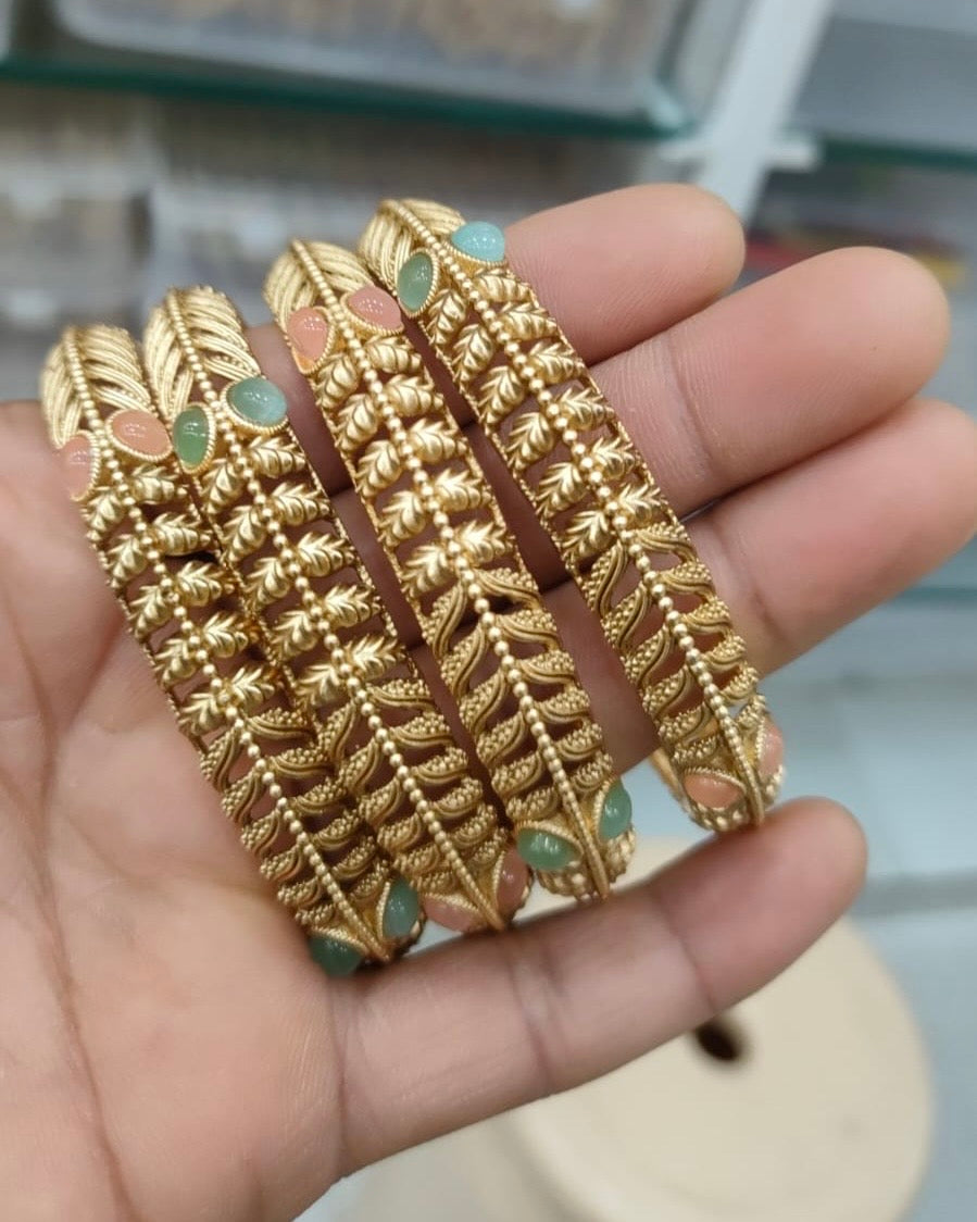 Antique Bangle 2/8