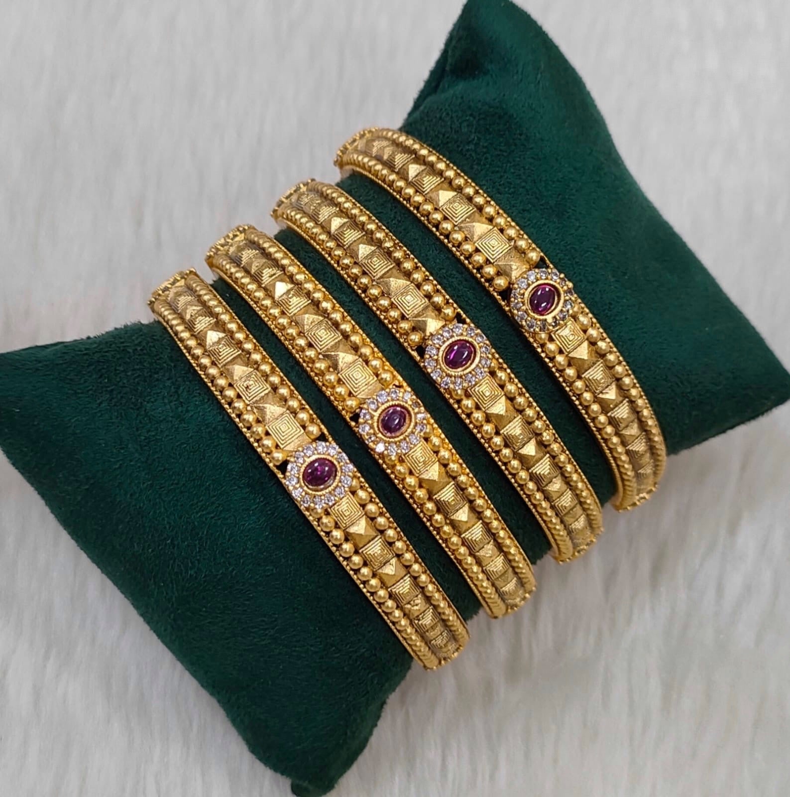 Antique Bangle 2/6