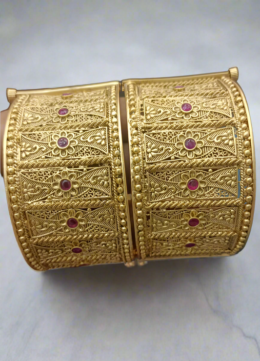 Antique Bangle 2/6