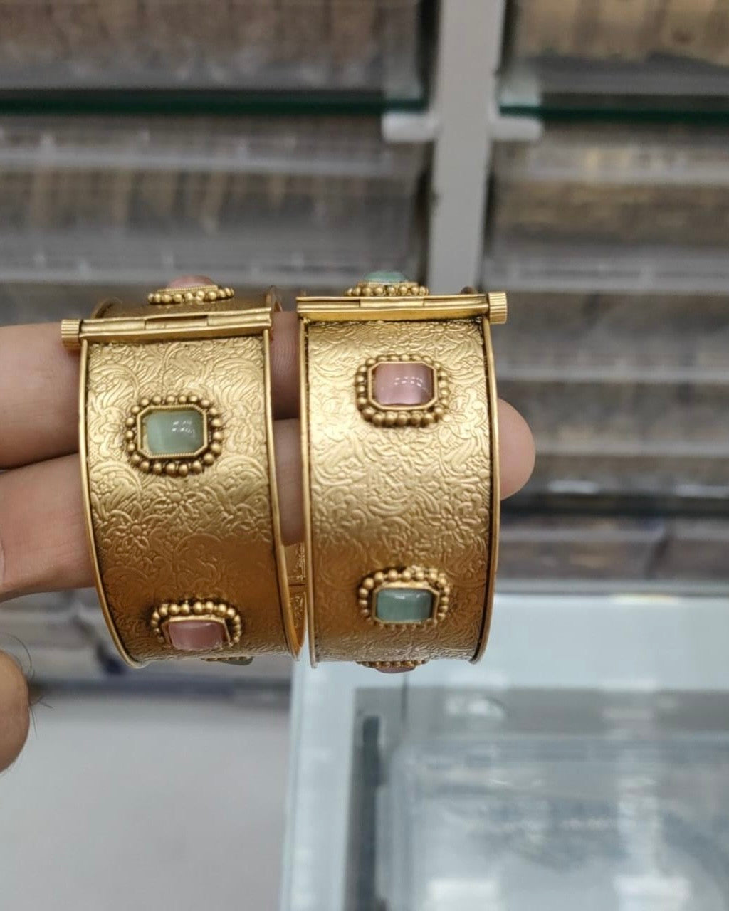 Antique Bangle 2/8