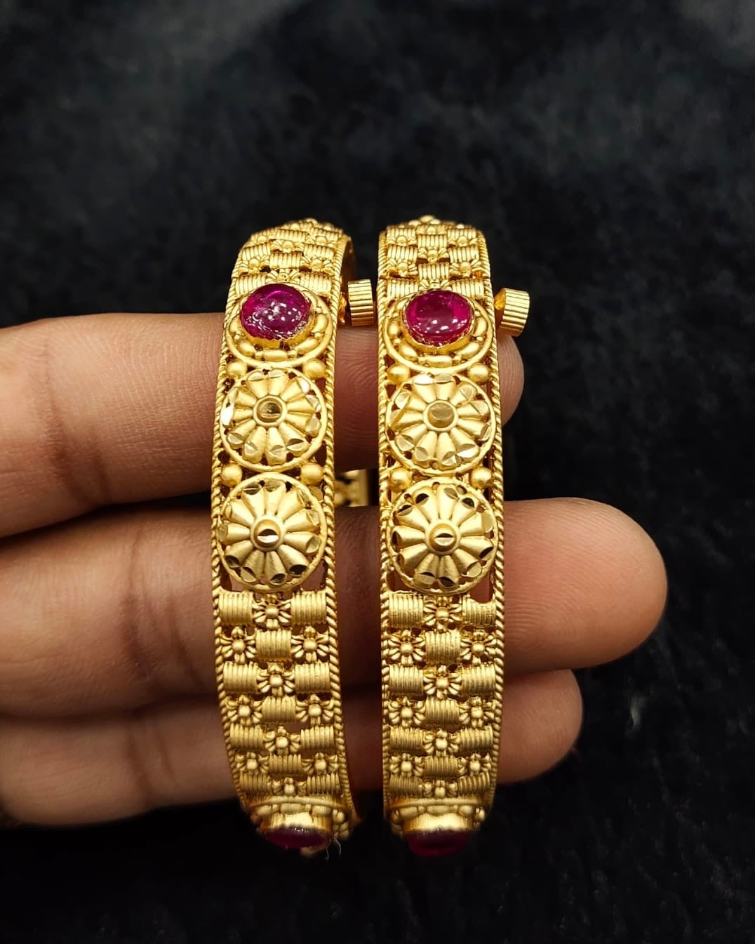 Antique Bangle 2/8