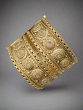 Antique Bangle 2/6