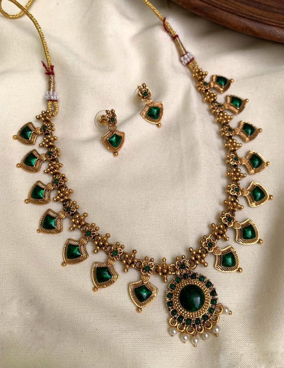Elegant green kemp stone necklace and earring set in antique gold plating