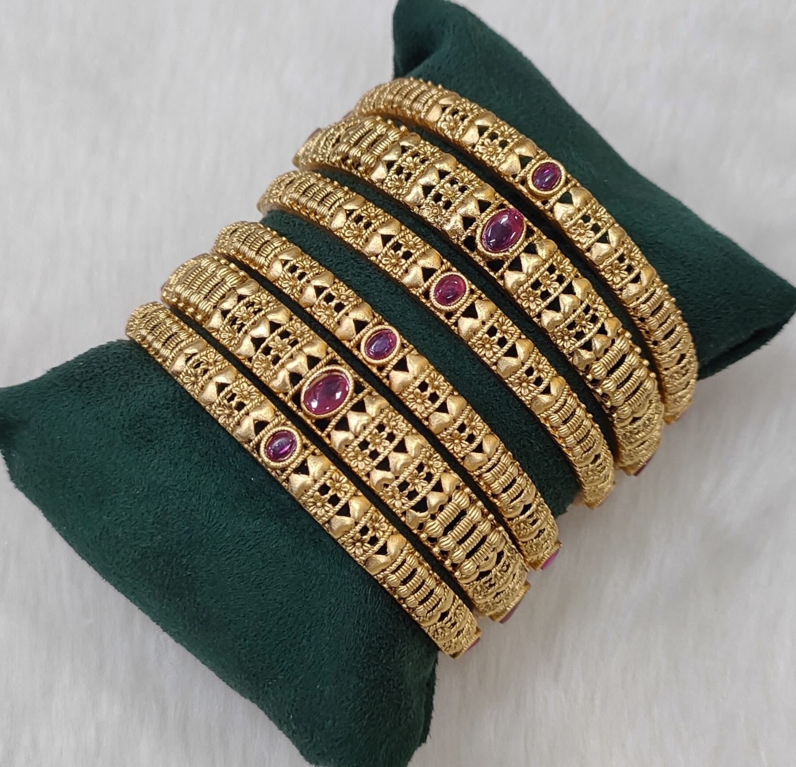 Antique Bangle 2/4