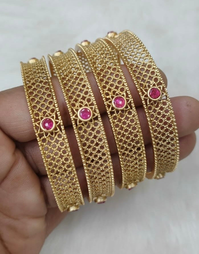 Antique Bangle 2/4