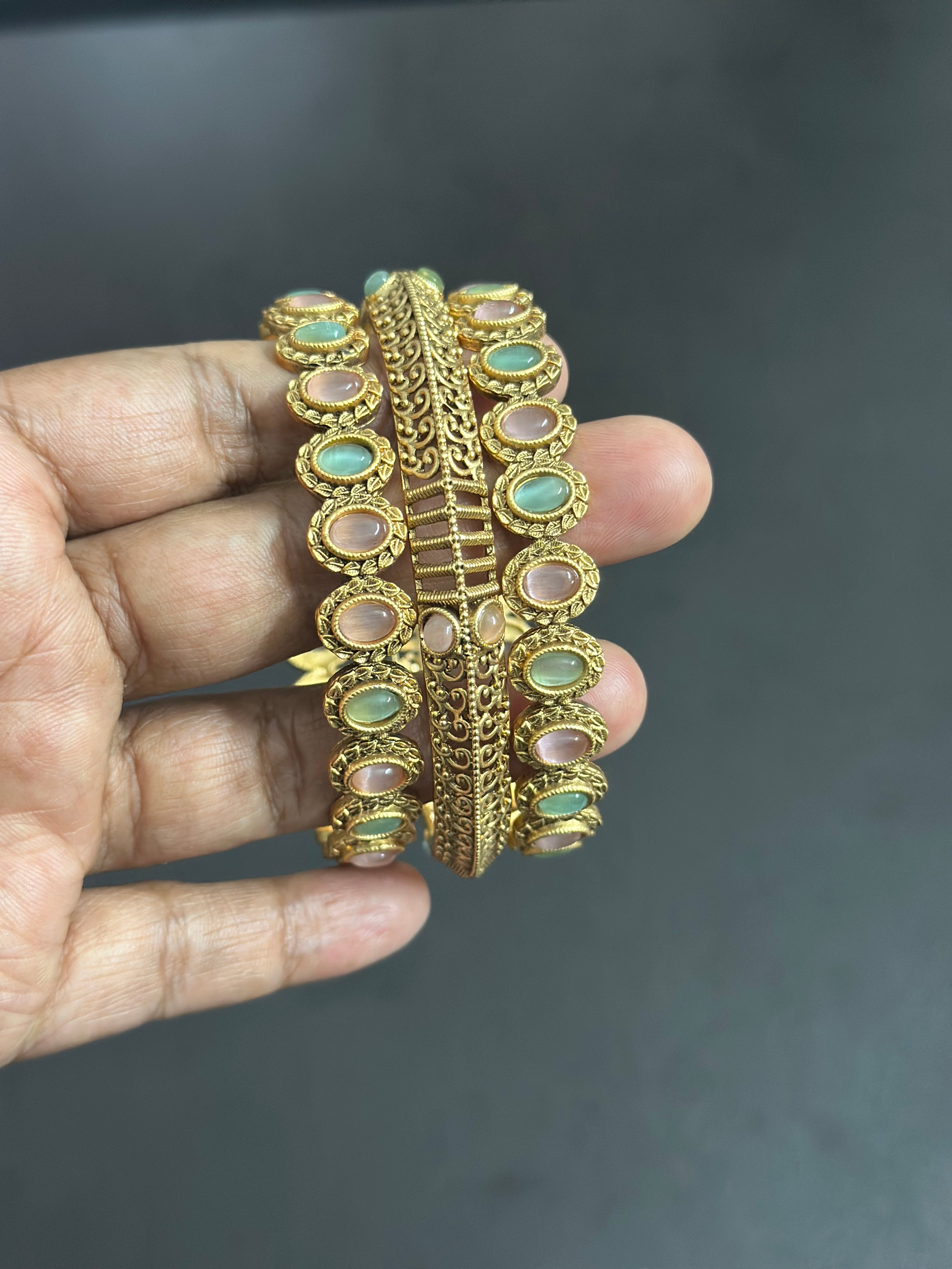 Antique Bangle 2/10