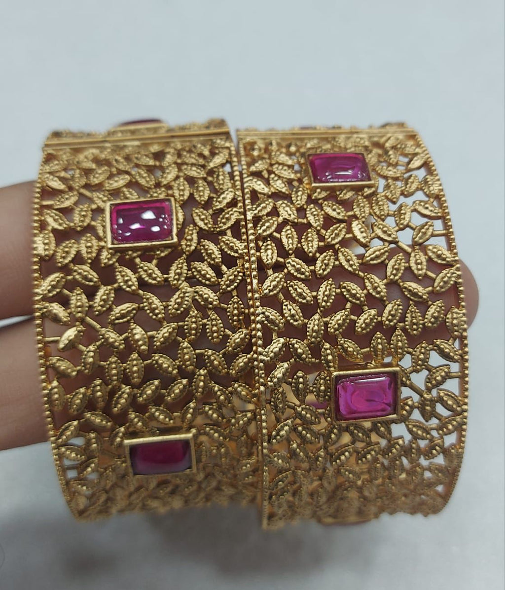Antique Bangle 2/8