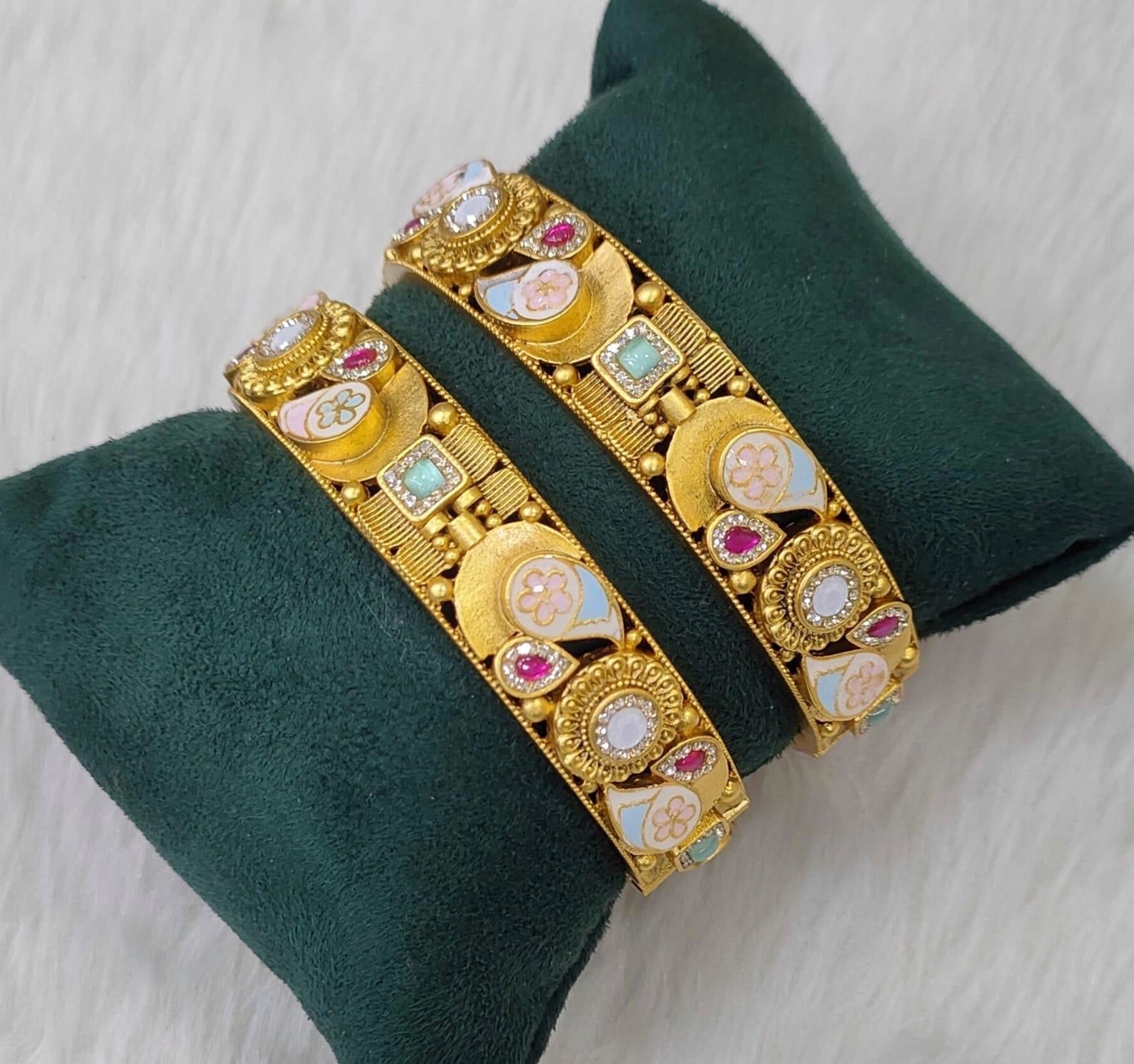 Antique Bangle 2/6