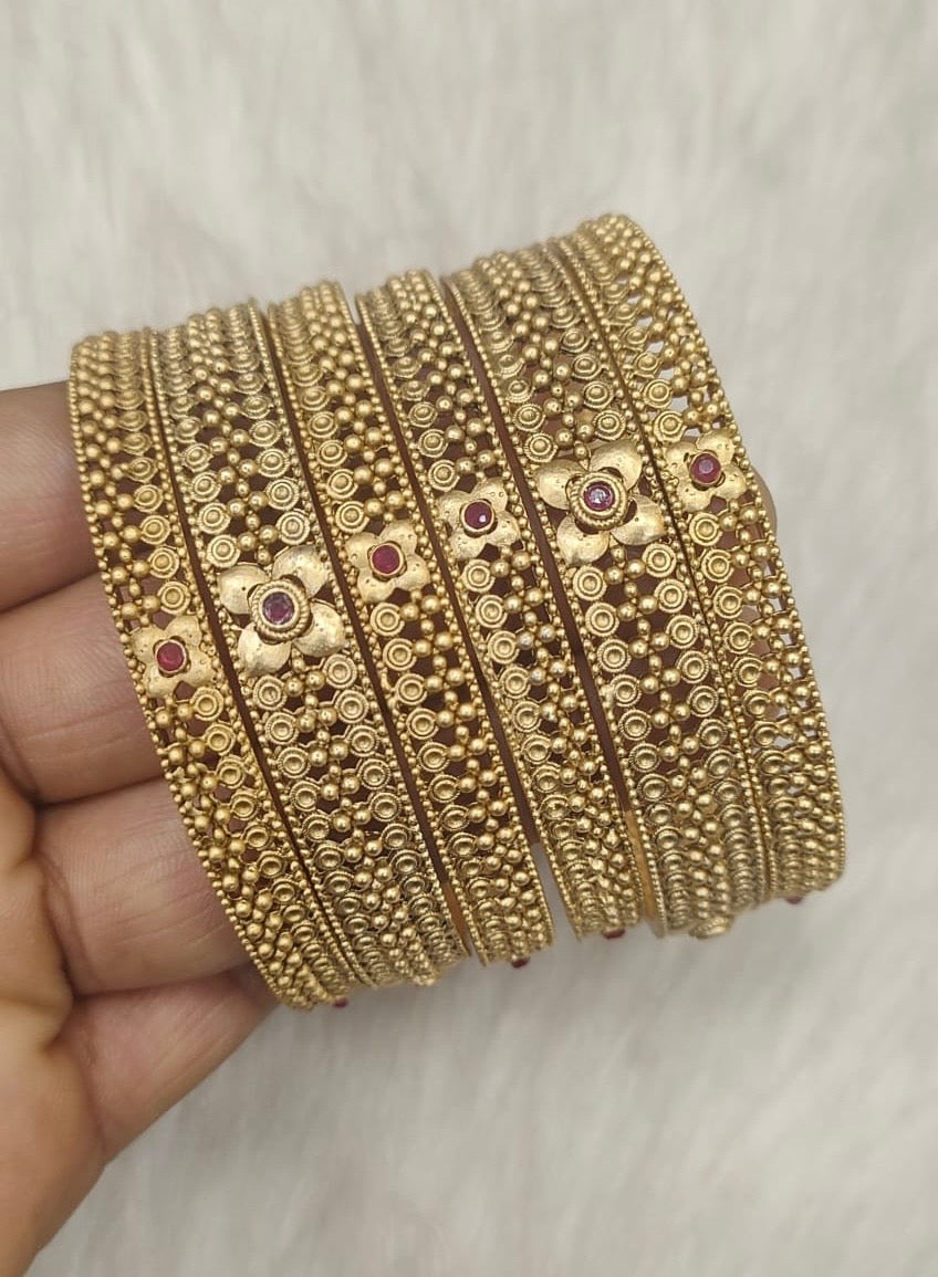 Antique Bangle 2/4
