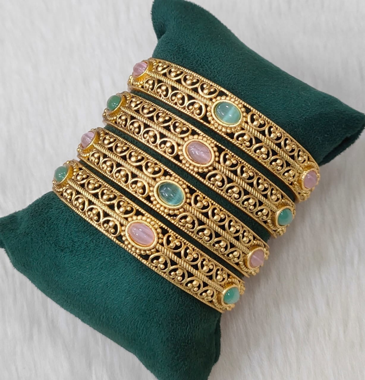 Antique Bangle 2/6