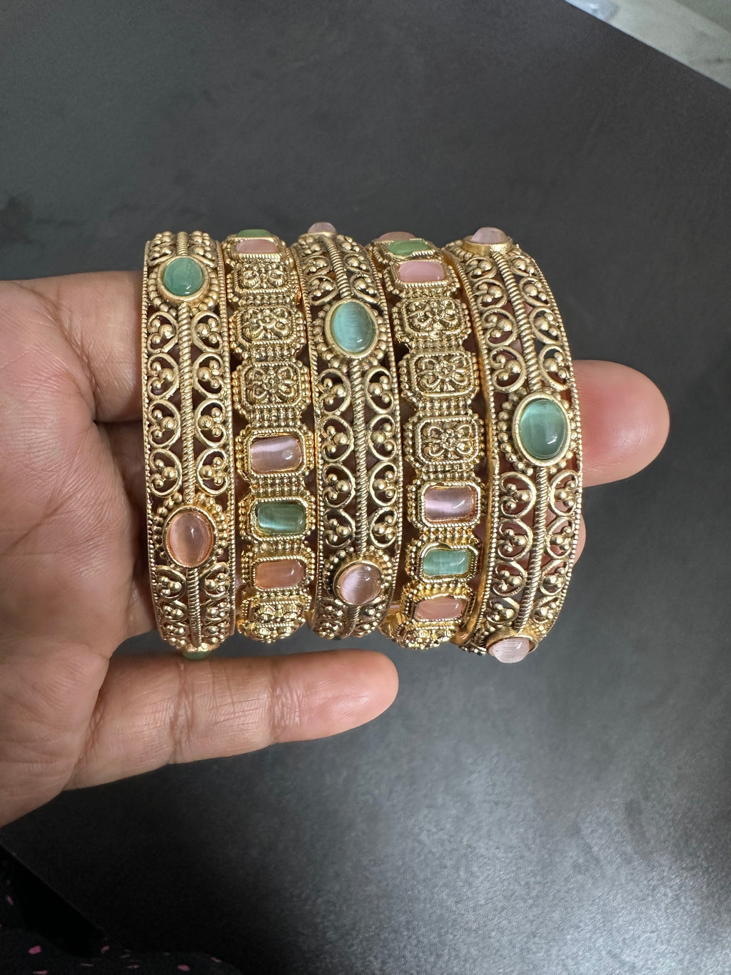 Antique Bangle 2/6