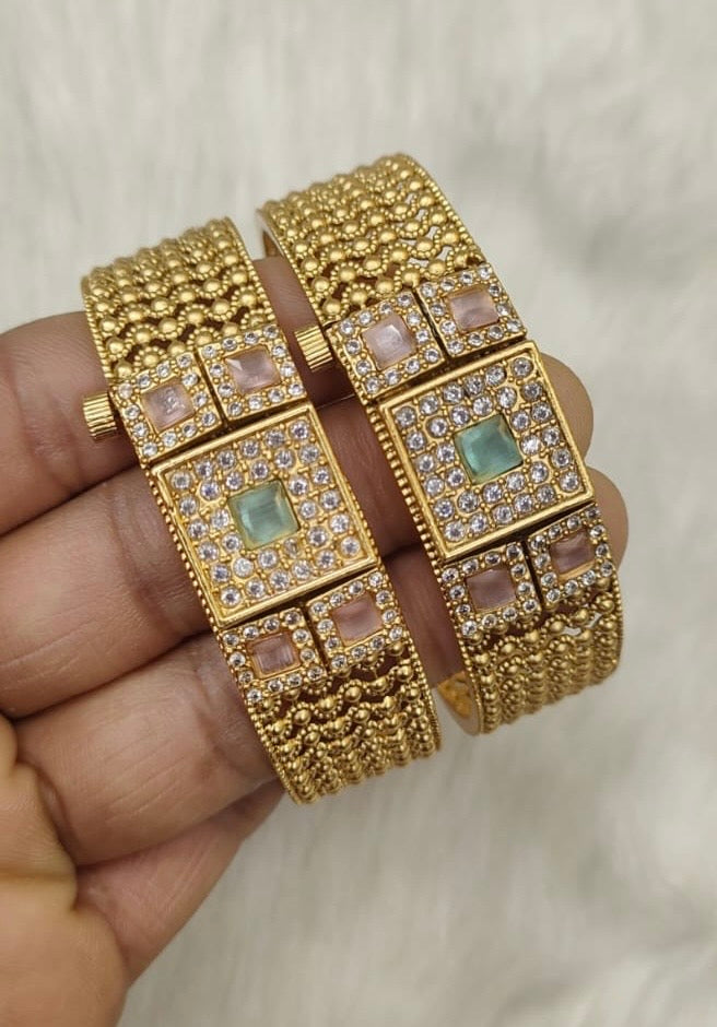 Antique Bangle 2/8