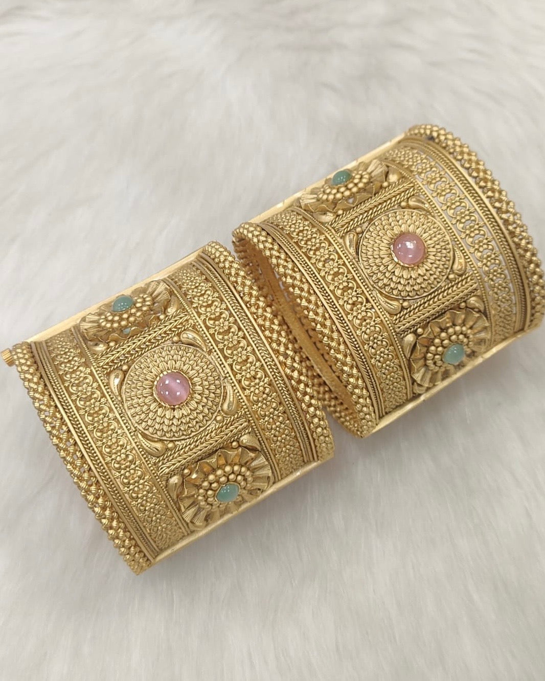Antique Bangle 2/8