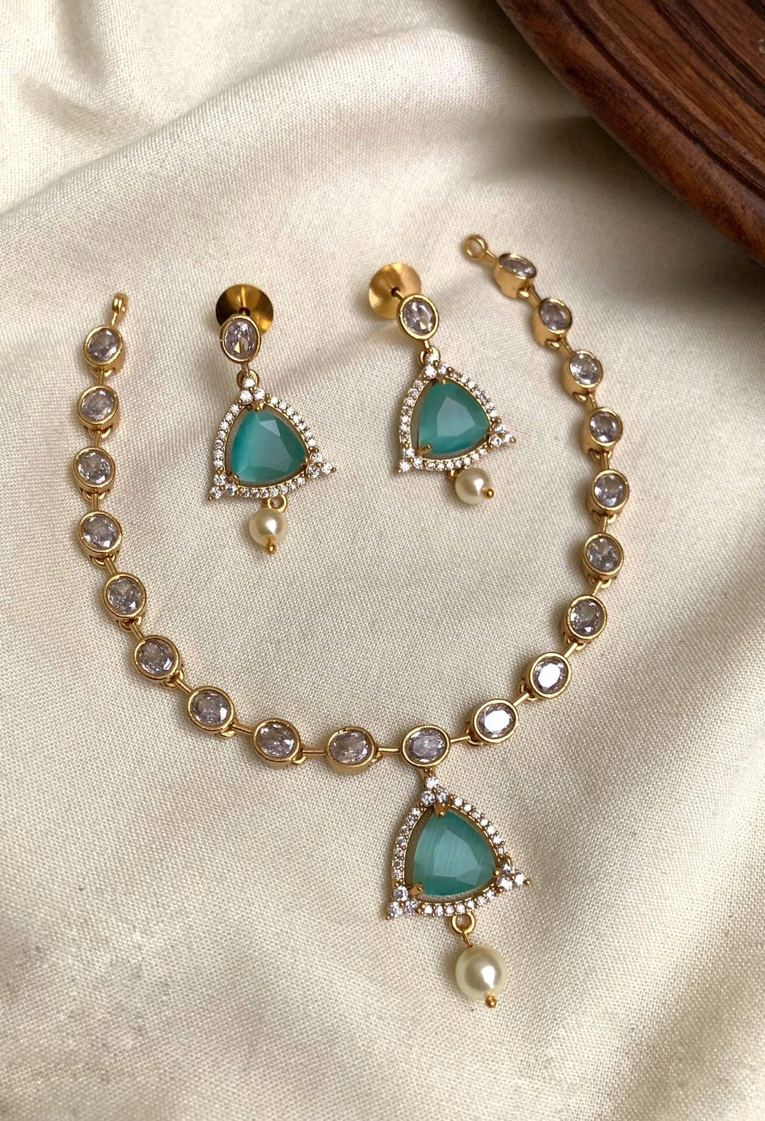 Aqua Glow Necklace Set