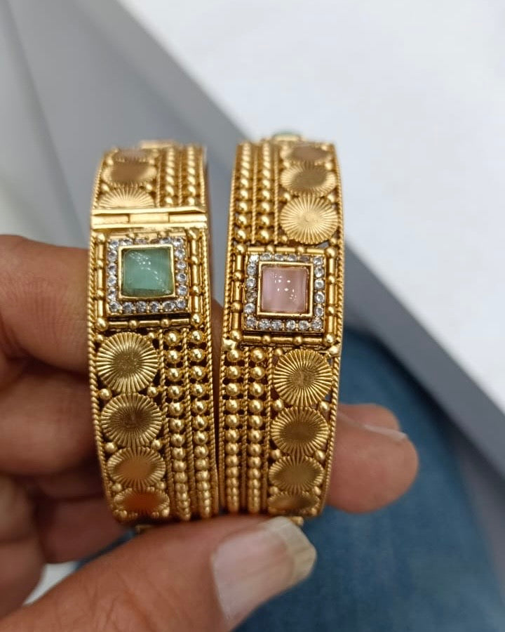 Antique Bangle 2/8