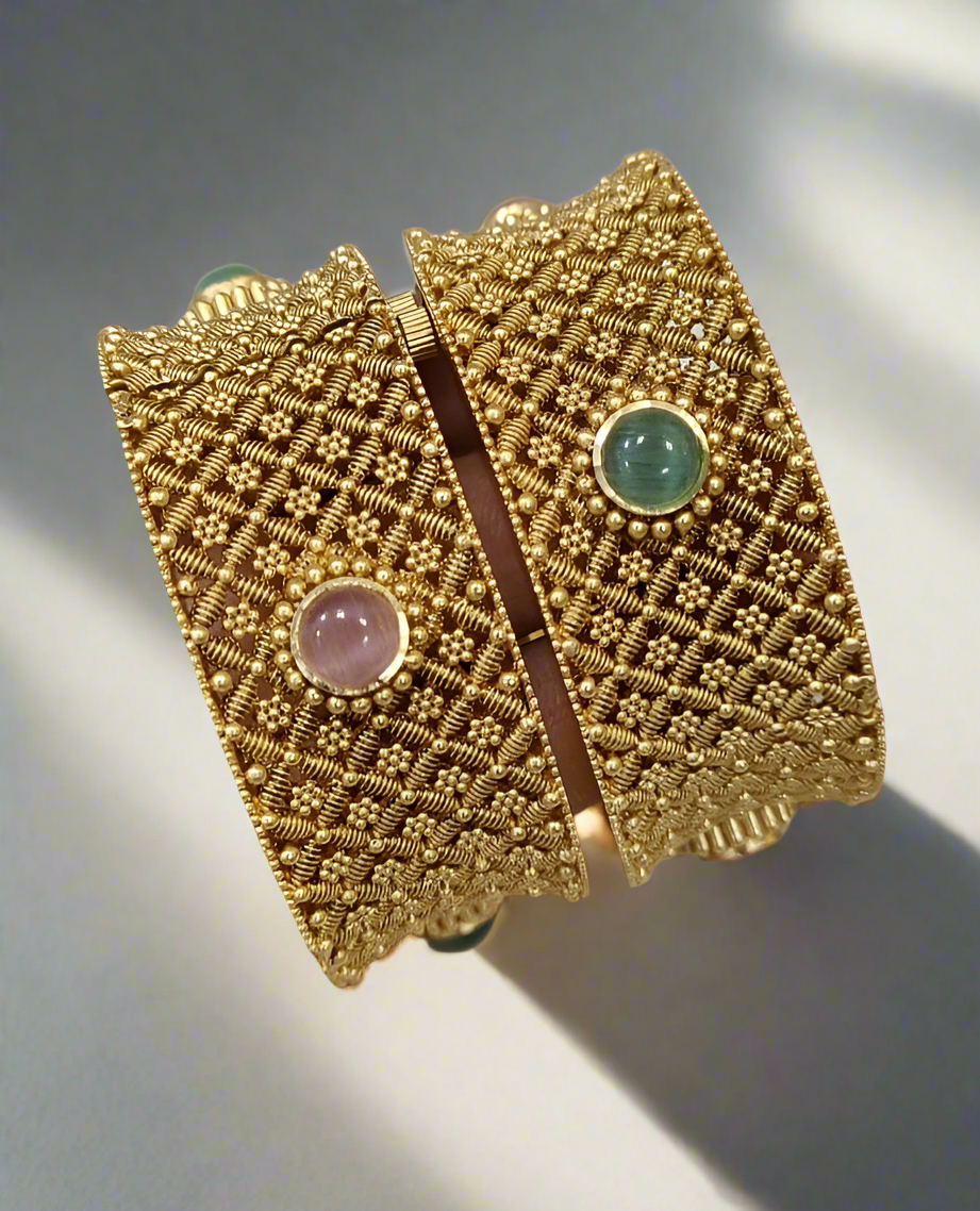 Antique Bangle 2/6