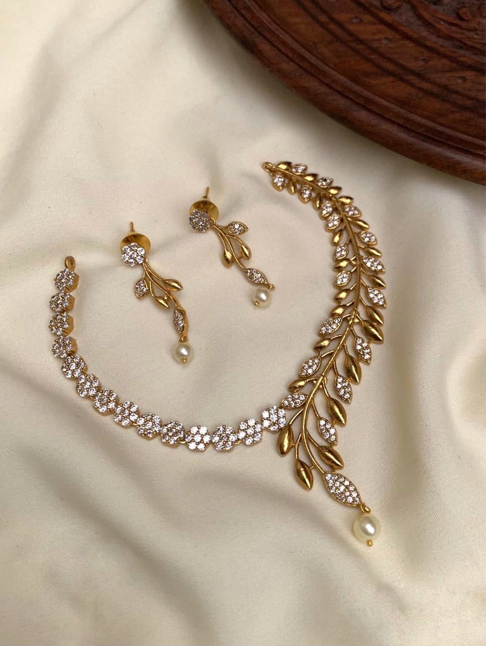 Elegant Leaf Choker Set