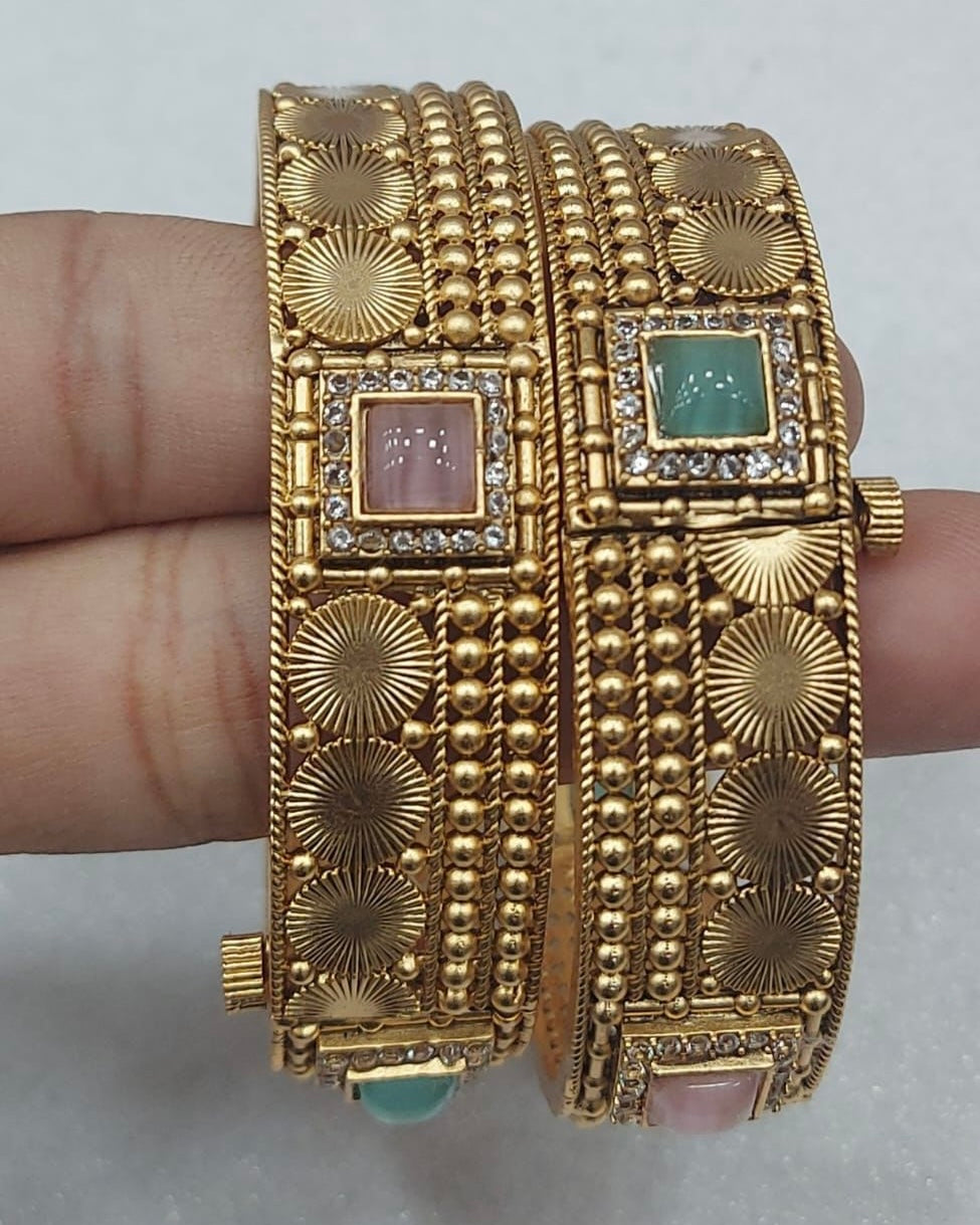 Antique Bangle 2/8
