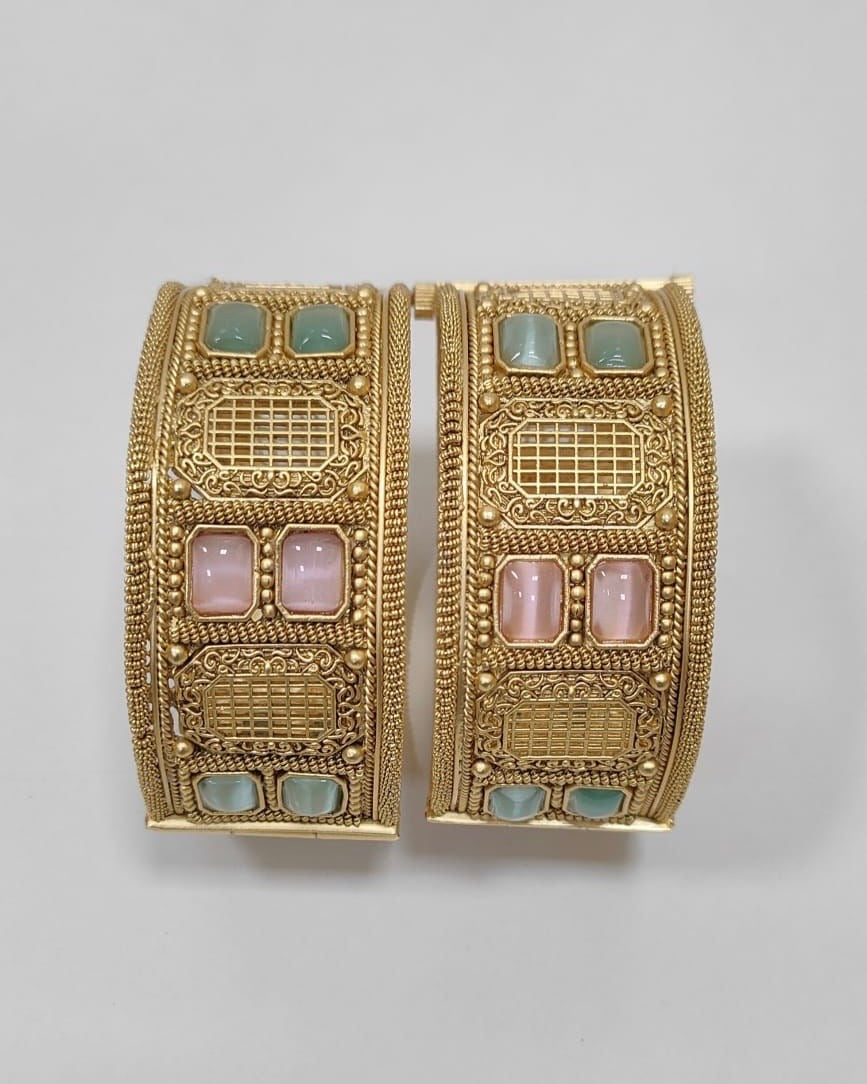 Antique Bangle 2/8