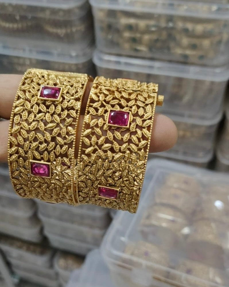 Antique Bangle 2/8