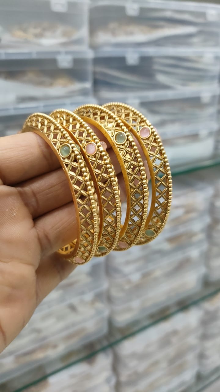 Antique Bangle 2/6 2/8