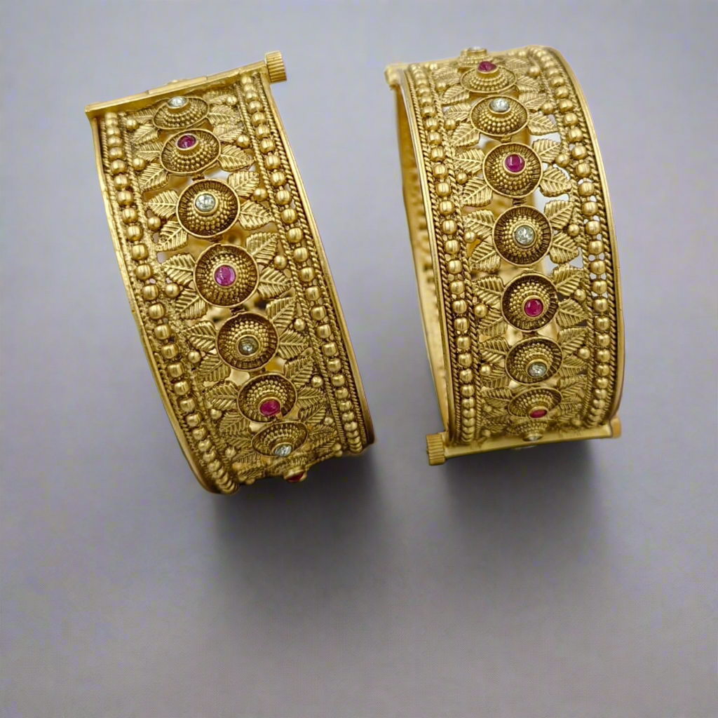 Antique Bangle 2/4
