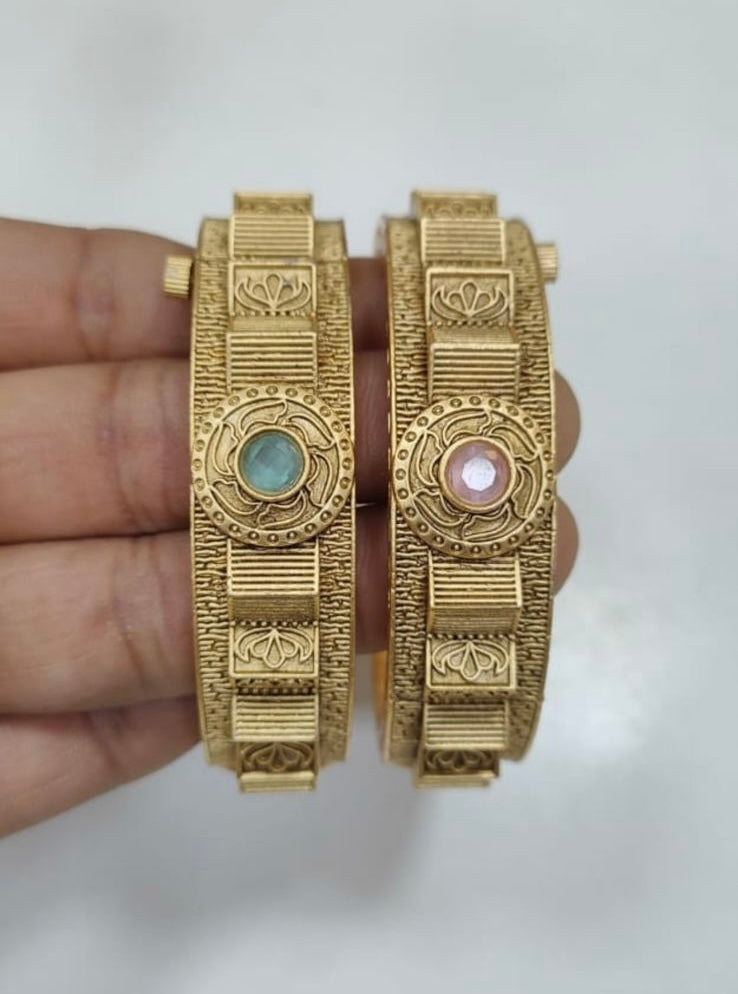Antique Bangle 2/8