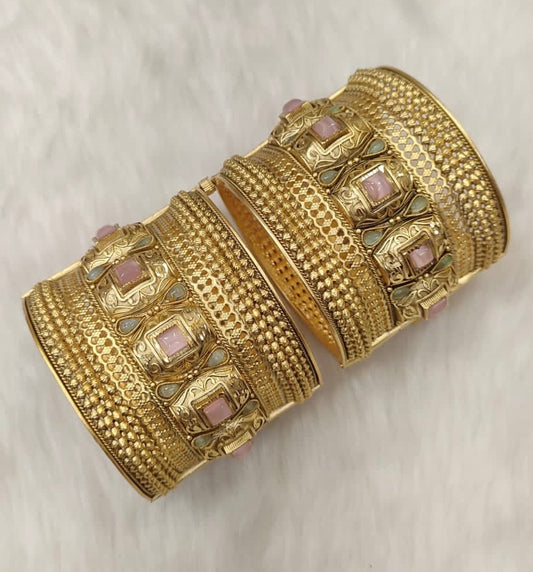Antique Bangle 2/4
