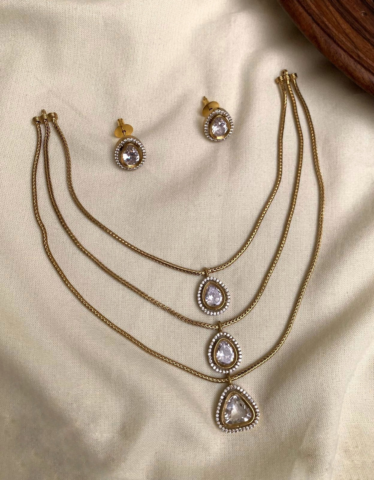 White Teardrop Layer Necklace