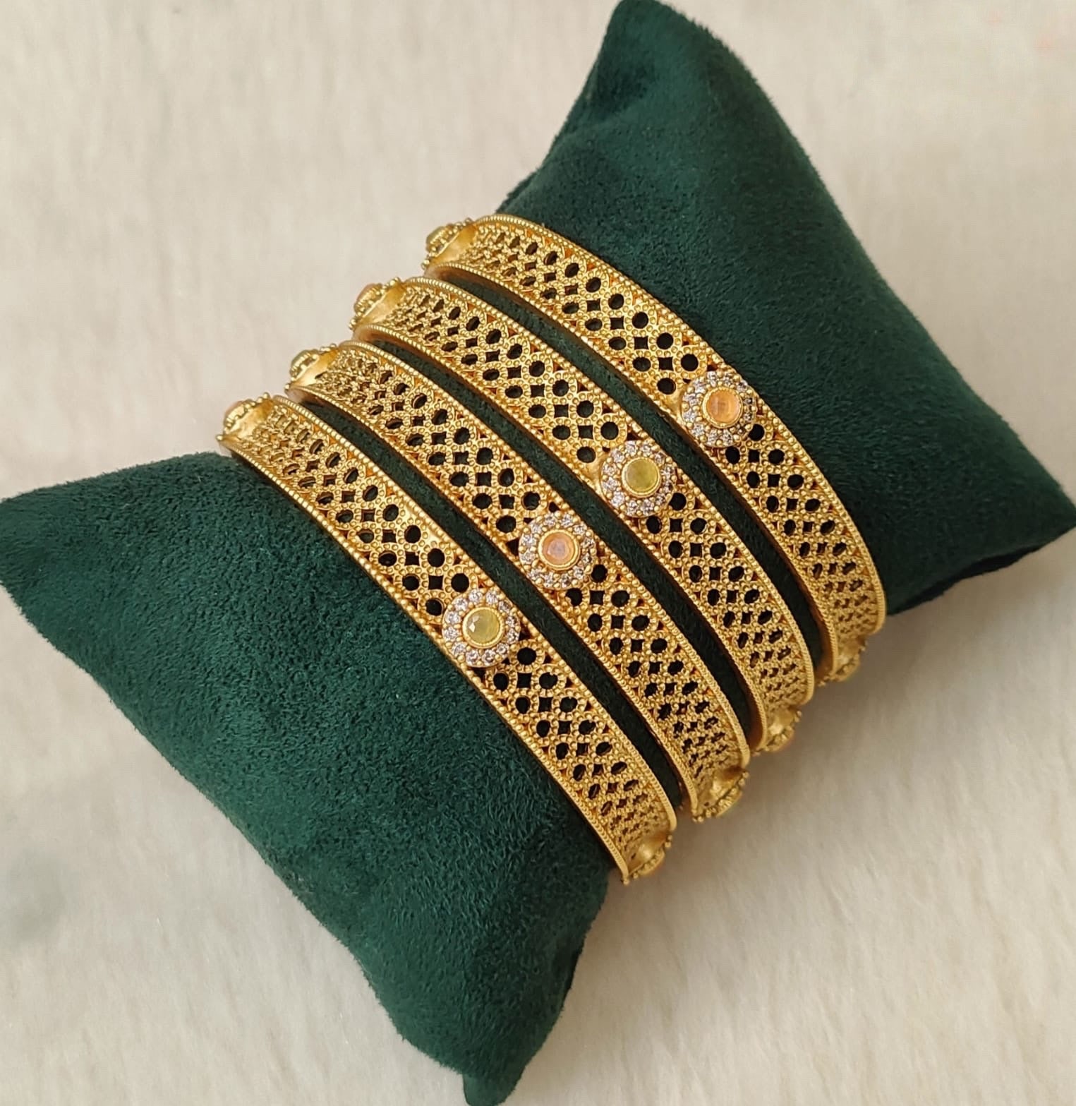 Antique Bangle 2/6