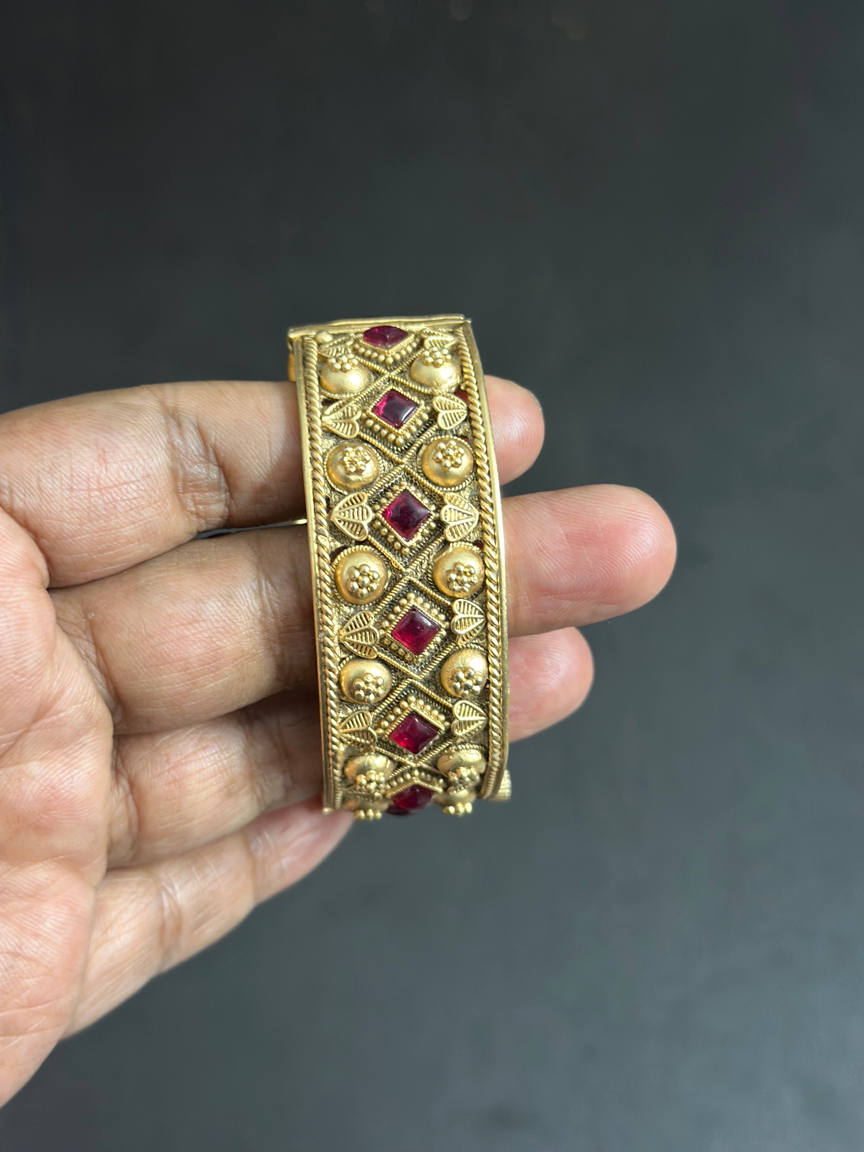 Antique Bangle 2/2