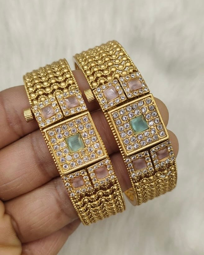Antique Bangle 2/8
