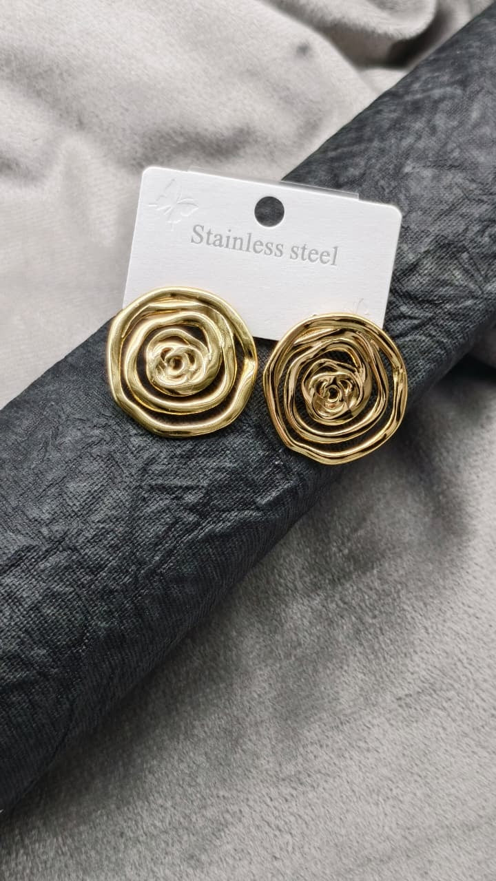 Golden Swirl Stud Anti Tarnish