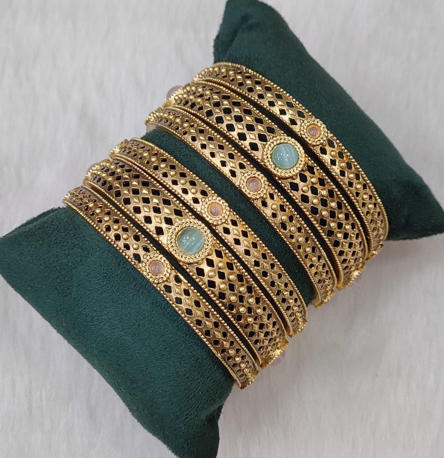 Antique Bangle 2/6