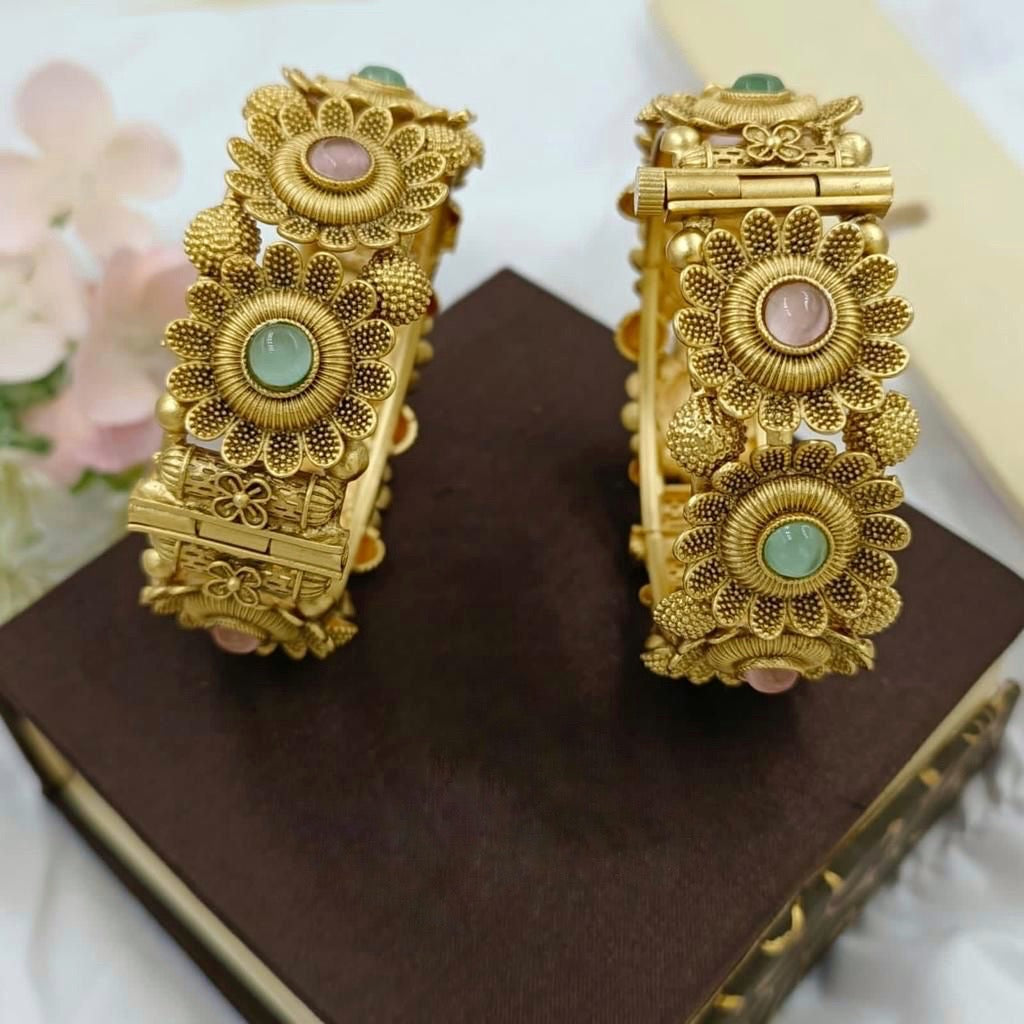 Antique Bangle 2/4 2/6